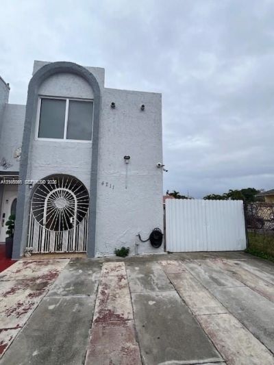 4211 W 10th Ln , Hialeah, FL 33012 Photo