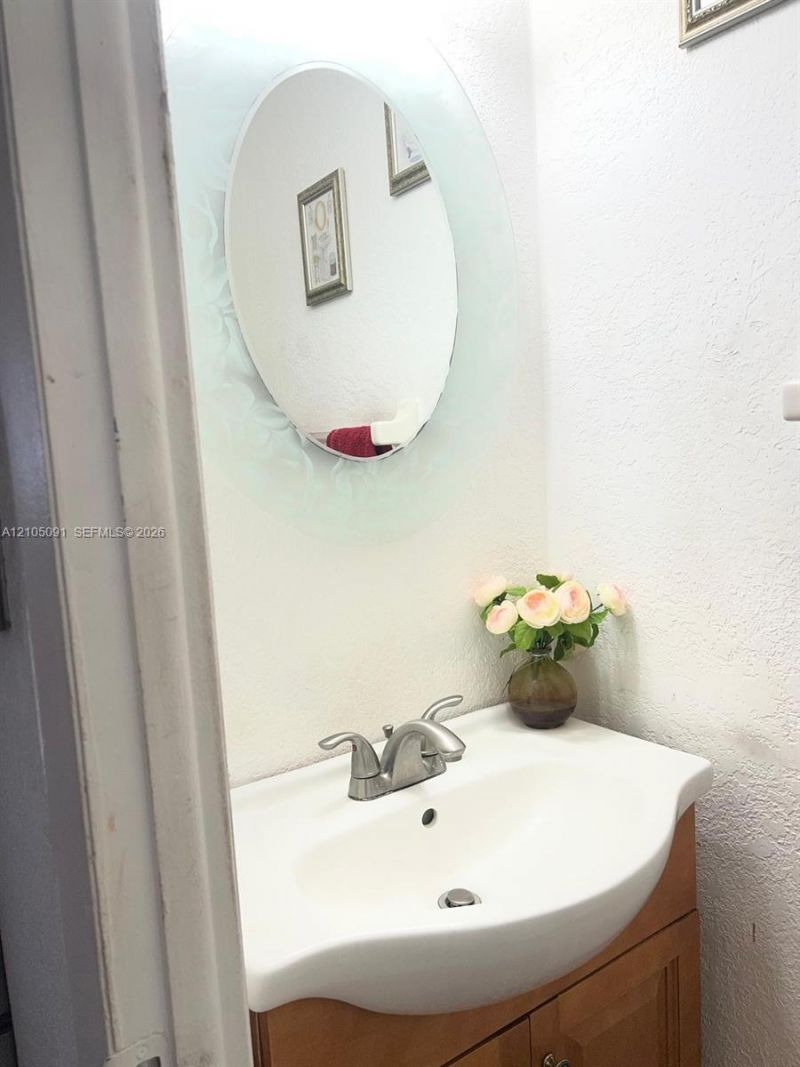 4211 W 10th Ln , Hialeah, FL 33012 Photo