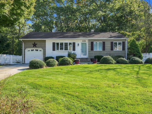 33 Shenandoah Boulevard , Port Jefferson, NY 11776
