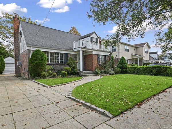 121 Norman Street , New Hyde Park, NY 11040