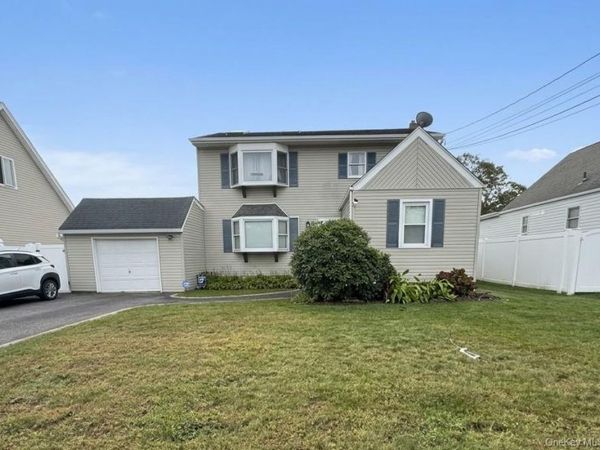 526 17th Street , West Babylon, NY 11704