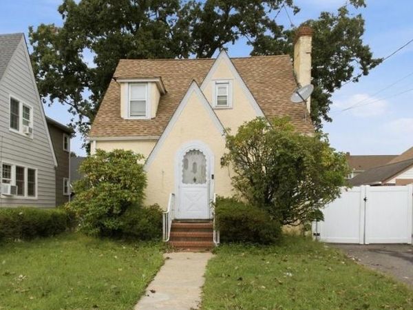 179 Crowell Street , Hempstead, NY 11550