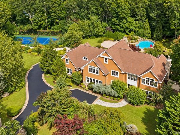 4 The Commons , Cold Spring Harbor, NY 11724