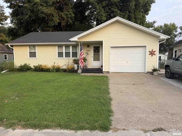 820 Macomb Street, Colchester, IL 61455