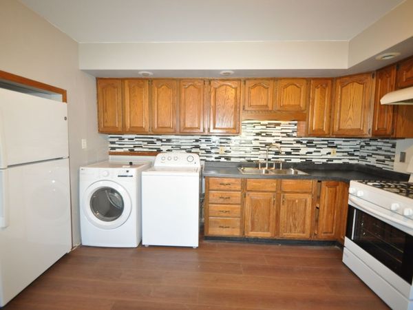 1852 North Street , Bettendorf, IA 52722