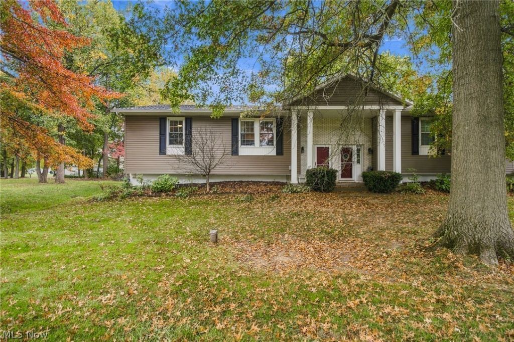 8632 Wedgewood Avenue Nw, North Canton, OH 44720 Main Photo