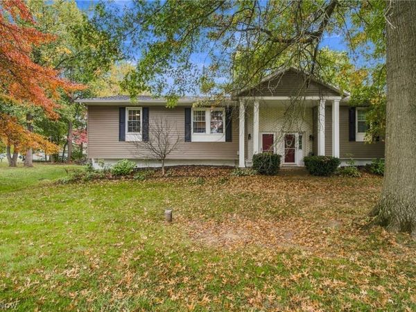 8632 Wedgewood Avenue NW, North Canton, OH 44720