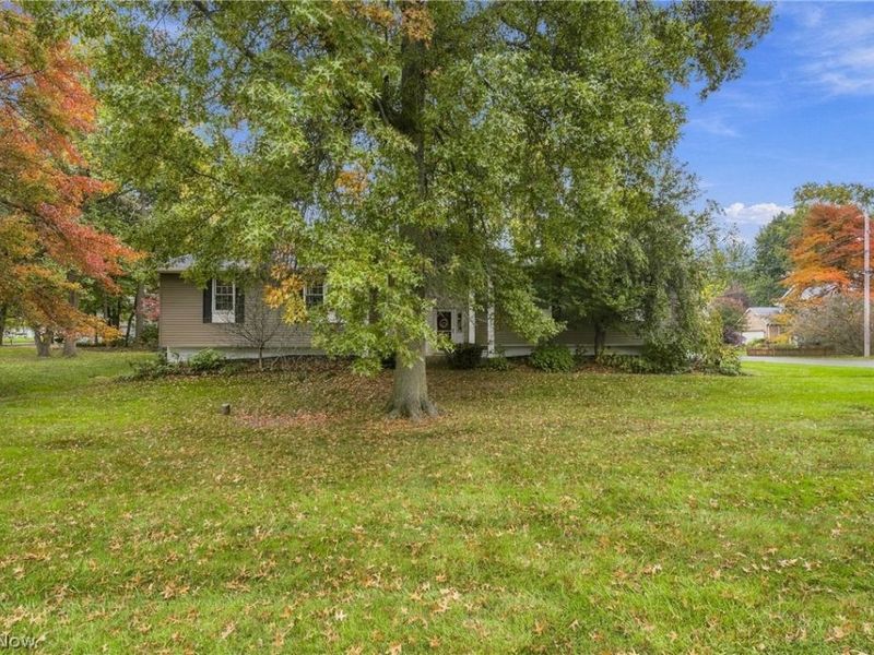 8632 Wedgewood Avenue NW, North Canton, OH 44720 Photo 2