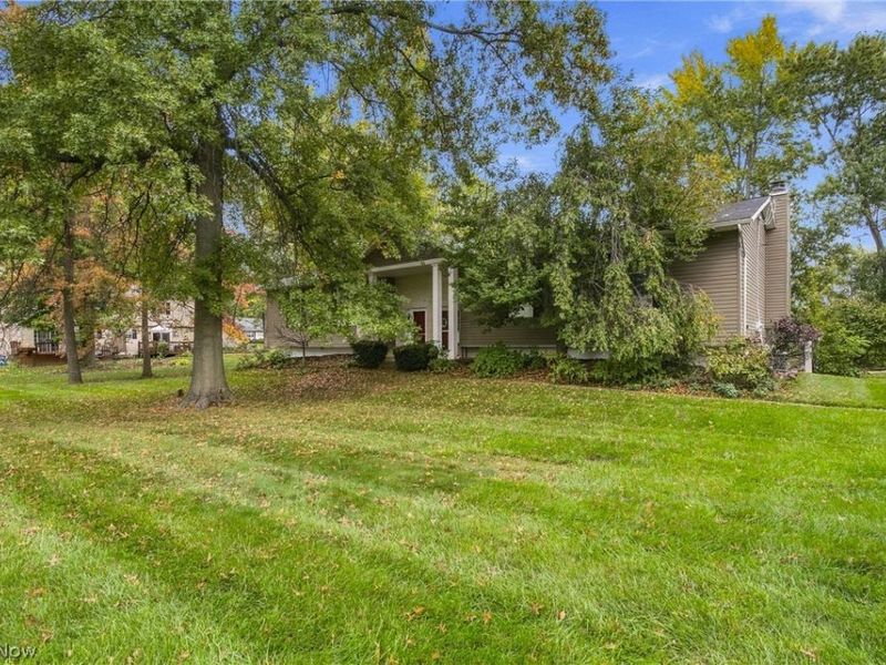 8632 Wedgewood Avenue NW, North Canton, OH 44720 Photo 3