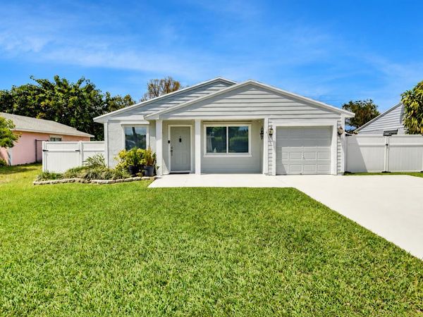8379 Garden Gate Place, Boca Raton, FL 33433
