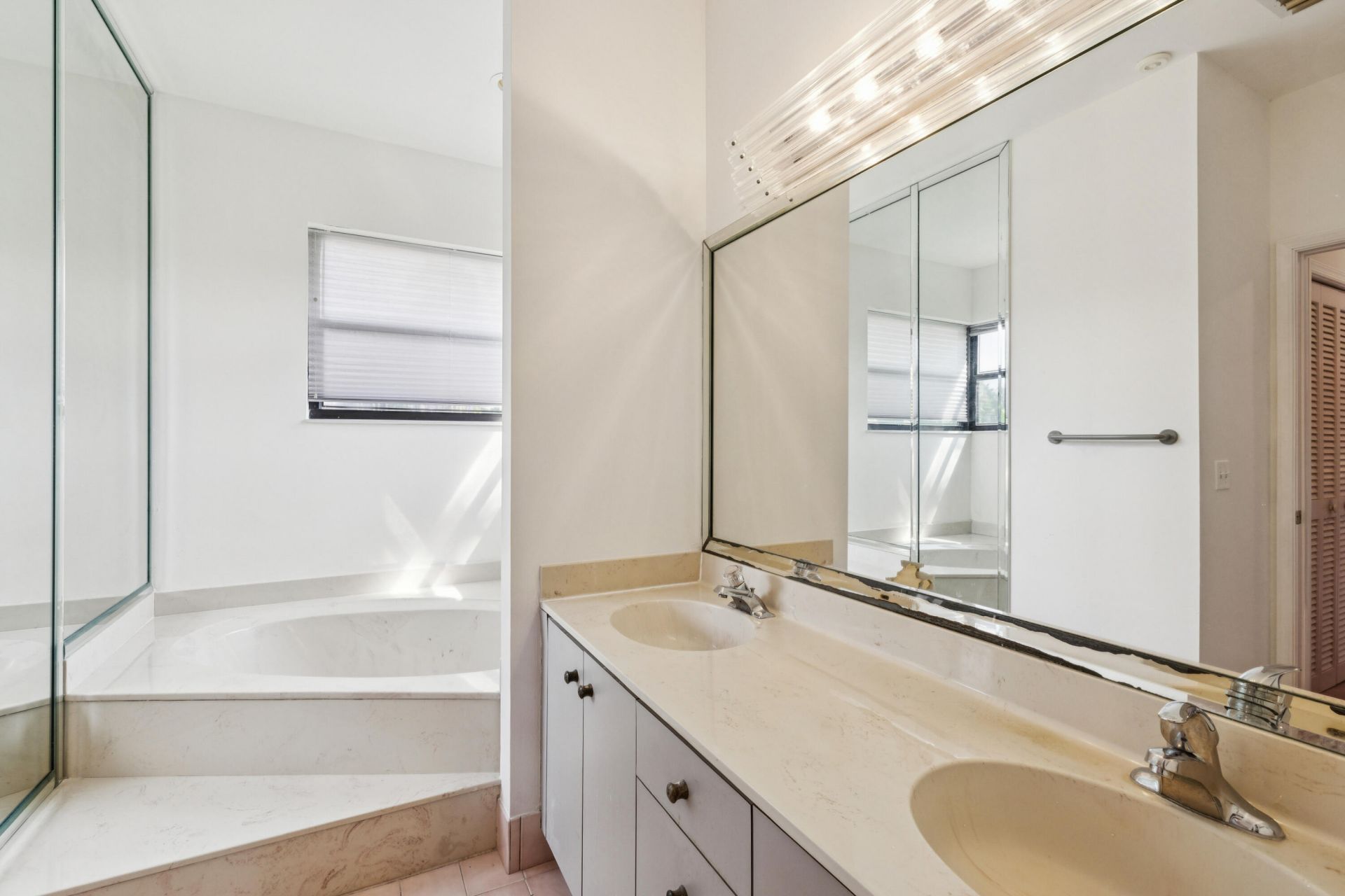 1240 NW 100th Way Nw, Plantation, FL 33322 Photo