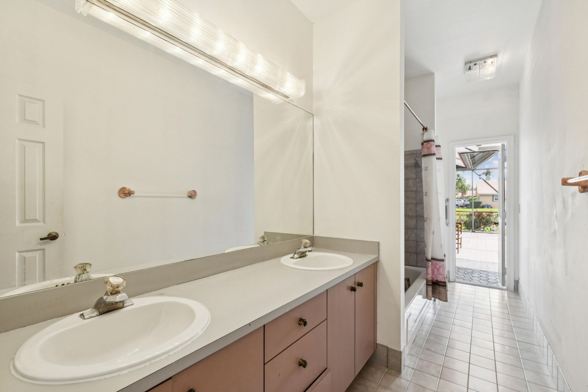 1240 NW 100th Way Nw, Plantation, FL 33322 Photo