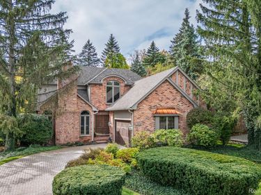 162 Kirkwood Court, Bloomfield Hills, Mi 48304