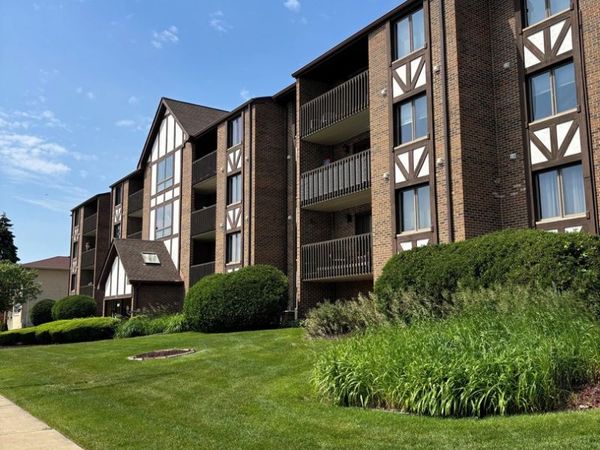10320 Central Avenue, Unit 304, Oak Lawn, IL 60453