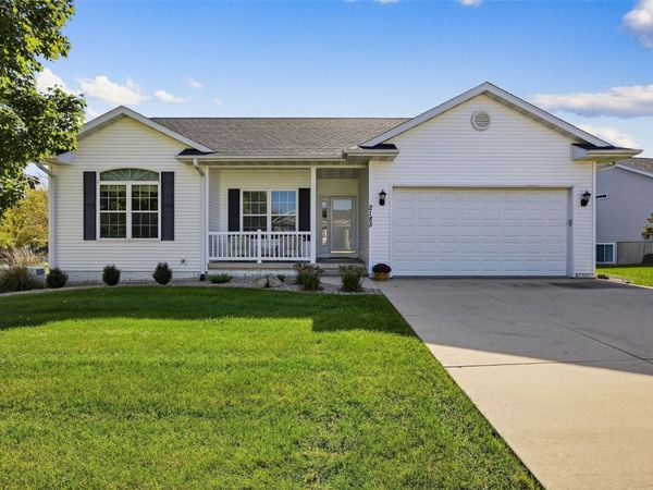 2185 Robert Court , Marion, IA 52302