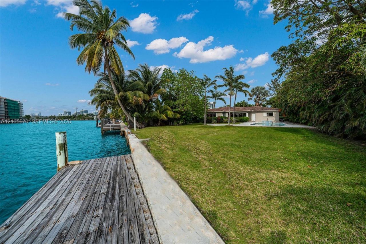 9250 Bay Dr, Surfside, FL 33154 Photo