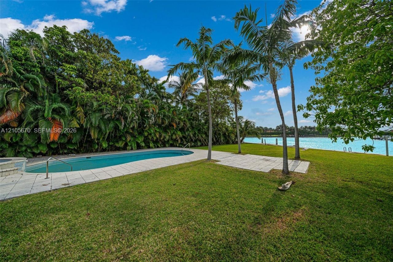 9250 Bay Dr, Surfside, FL 33154 Photo