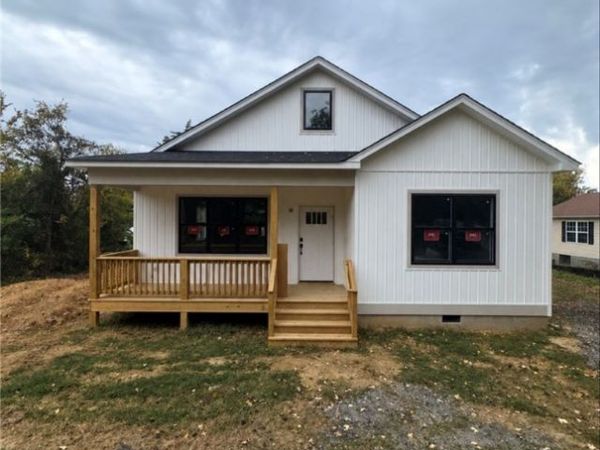 202 Cobb Street , Gordonsville, VA 22942