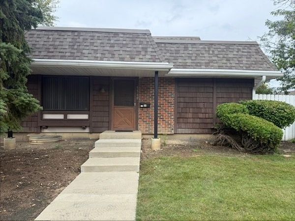 5560 Court F , Hanover Park, IL 60133
