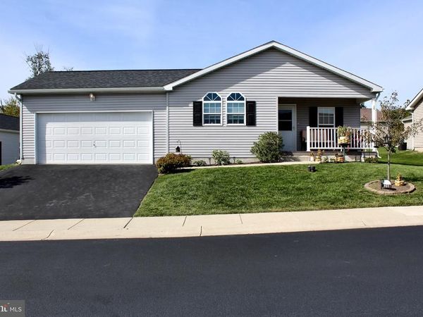 28 DAWN DRIVE, DOUGLASSVILLE, PA 19518