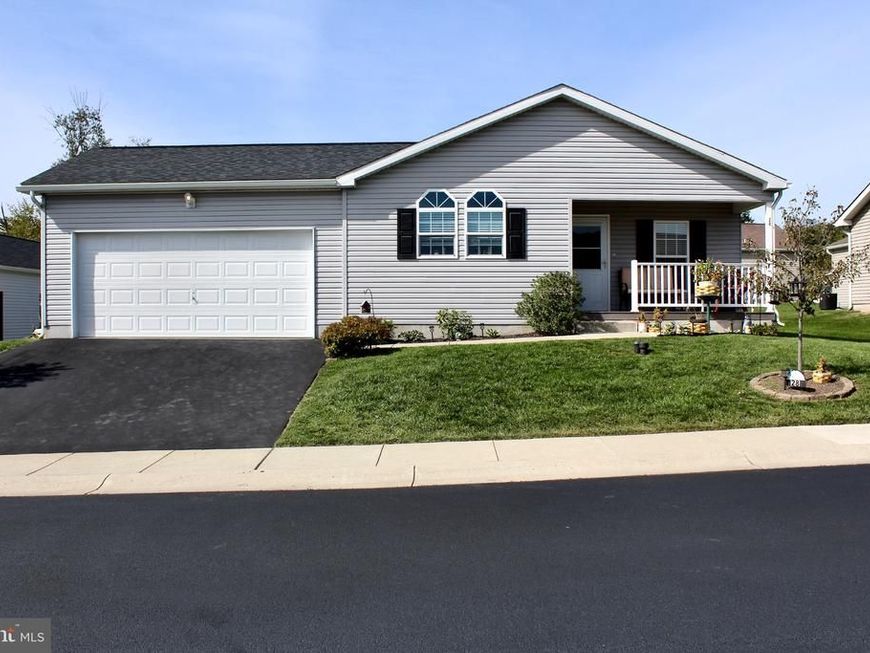 28 Dawn Drive, Douglassville, PA 19518 Main Photo