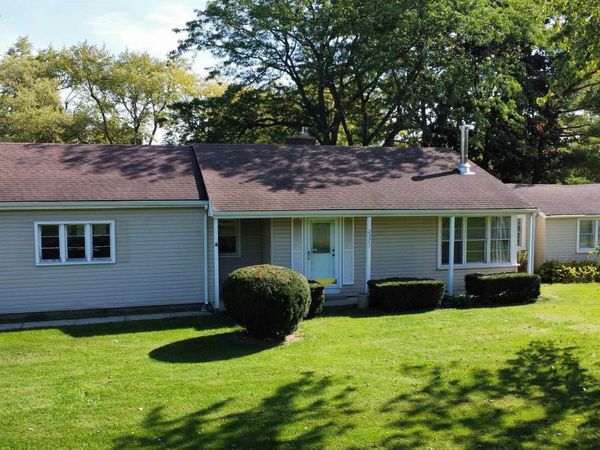 2327 Sunset , Adrian, MI 49221