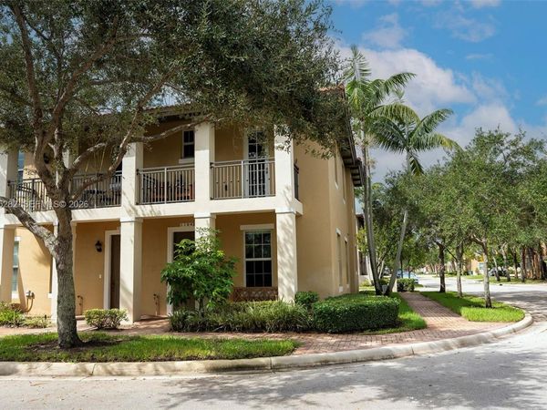 1104 SW 146th Ter , Pembroke Pines, FL 33027