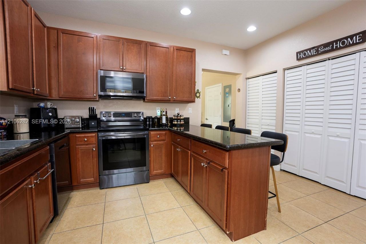 1104 SW 146th Ter , Pembroke Pines, FL 33027 Photo