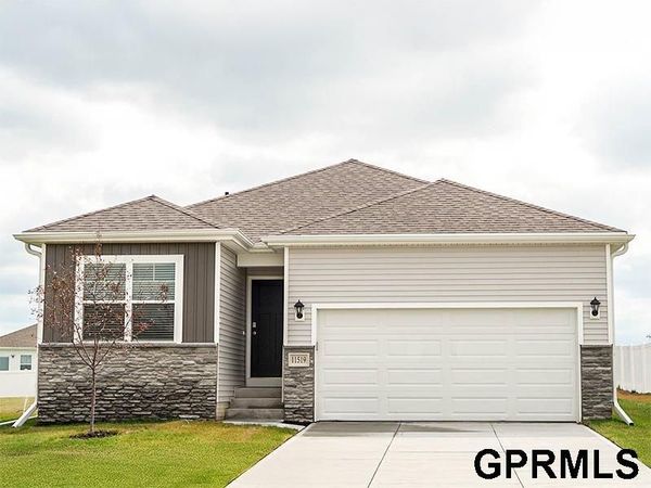 12851 S 64TH Avenue, Papillion, NE 68157