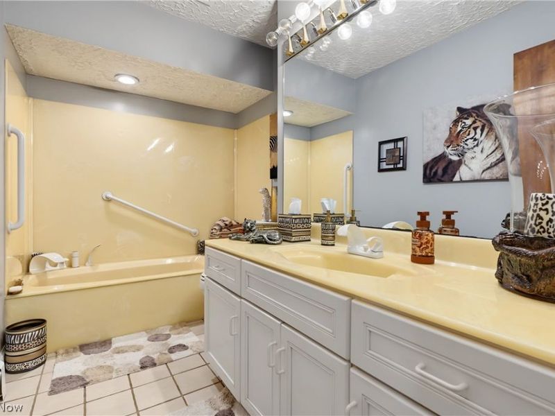 4710 Young Road, Stow, OH 44224 Photo 41
