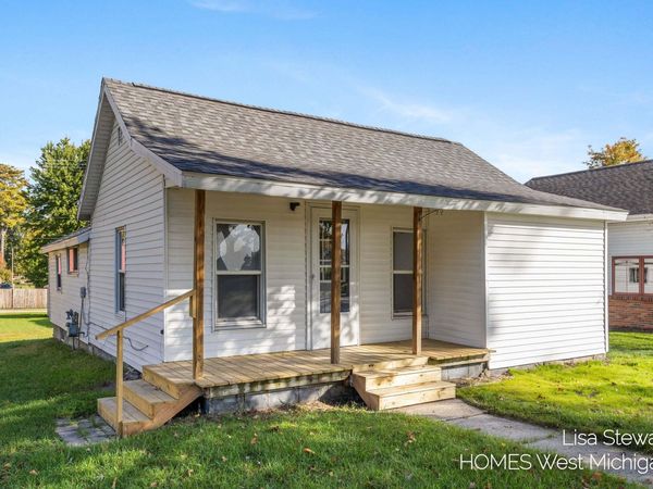 302 W Superior Street, Wayland, MI 49348