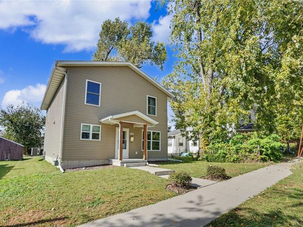 1131 16th St SE , Cedar Rapids, IA 52403