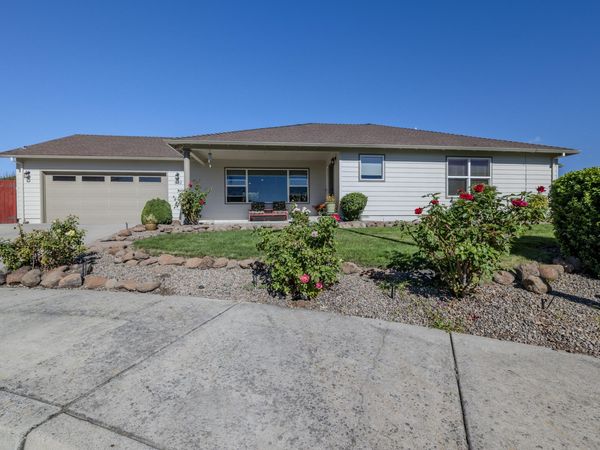 982 Jessica Court, Eagle Point, OR 97524