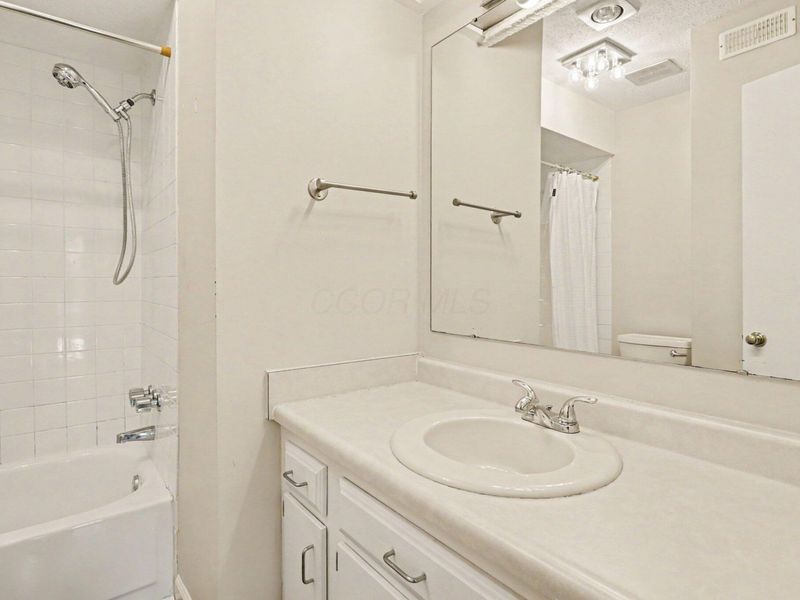 1211 Lake Shore Drive , Unit 245, Columbus, OH 43204 Photo 17