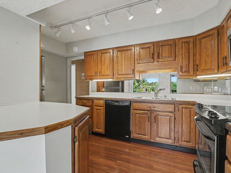 1211 Lake Shore Drive , Unit 245, Columbus, OH 43204 Photo 9