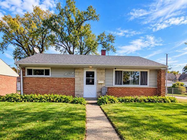 17957 Oakwood Avenue , Lansing, IL 60438