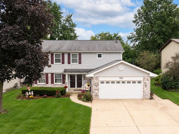 717 S Point Drive, Schaumburg, IL 60193