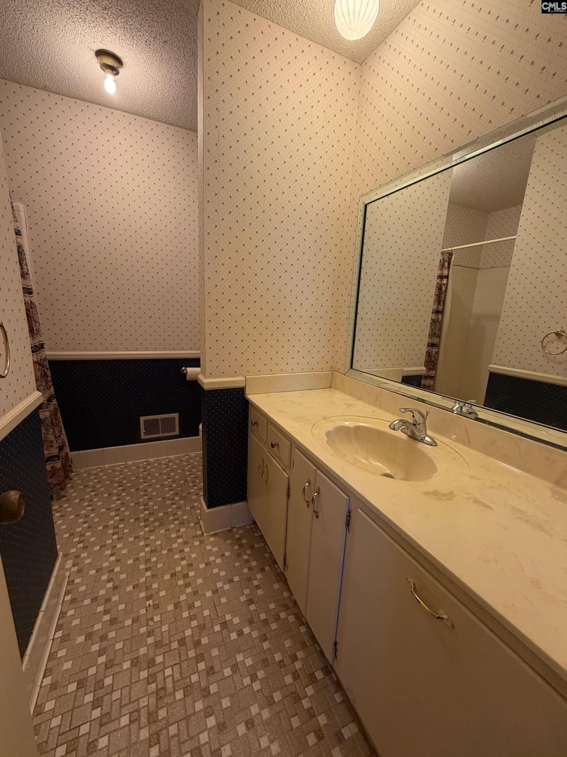 307 Spartan Drive  Photo 6