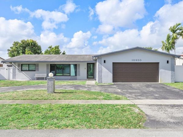 10950 NW 16th Ct , Pembroke Pines, FL 33026