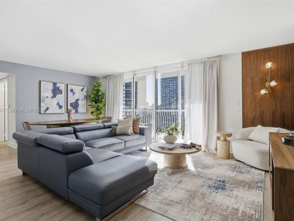 1200 Brickell Bay Dr , Unit 1723, Miami, FL 33131