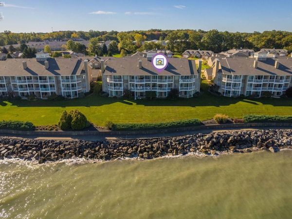 2972 Whispering Shores Dr, Vermilion, OH 44089