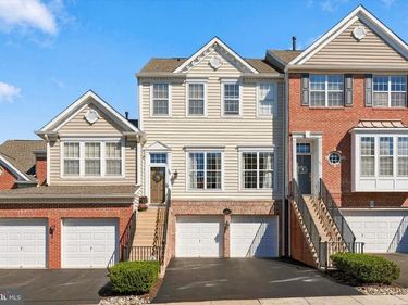 26 CORNERSTONE COURT, Unit 3702, DOYLESTOWN, PA 18901