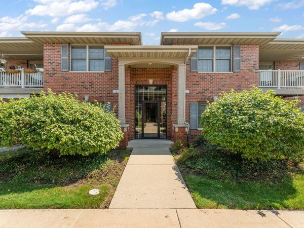 607 Cambridge Court , Unit 1d, Munster, IN 46321