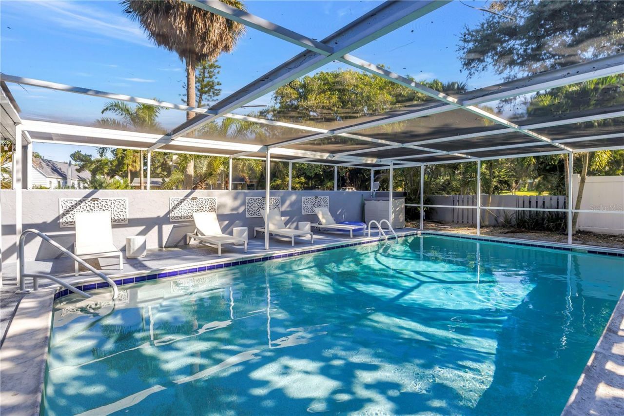 844 Patterson Drive, Sarasota, FL 34234 Photo