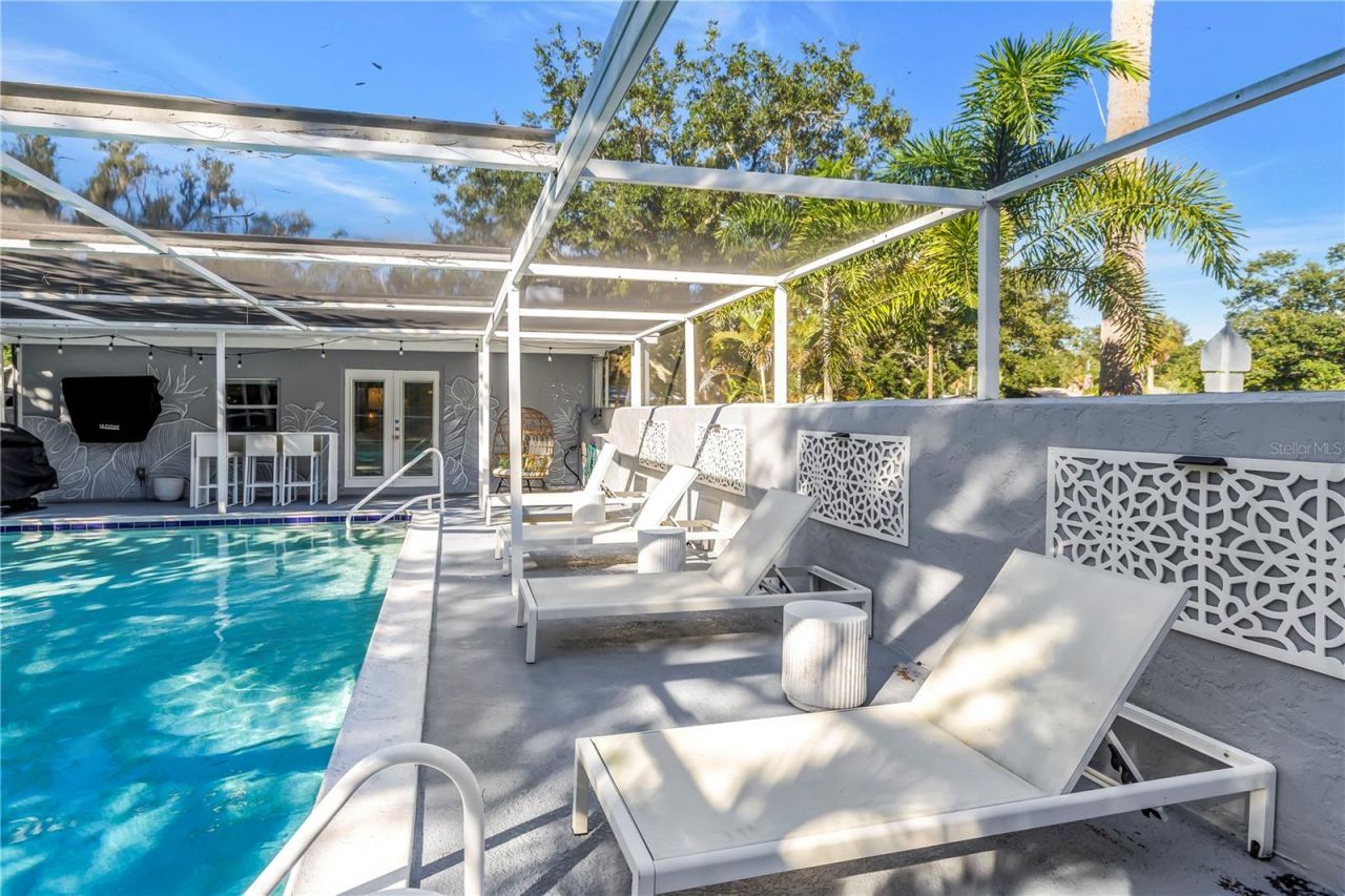 844 Patterson Drive, Sarasota, FL 34234 Photo