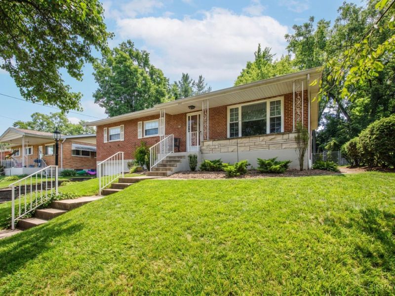 5137 Grossepointe Lane, Delhi Township, OH 45238 Photo 4