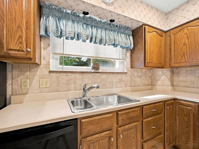 5137 Grossepointe Lane, Delhi Township, OH 45238 Photo 9