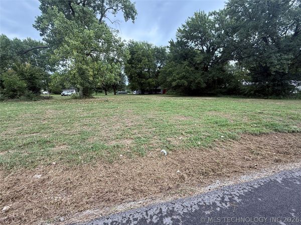 S Cresthaven Street , Porter, OK 74454