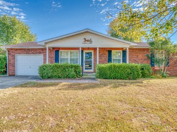 14927 E Clearview Road, Mt Vernon, IL 62864