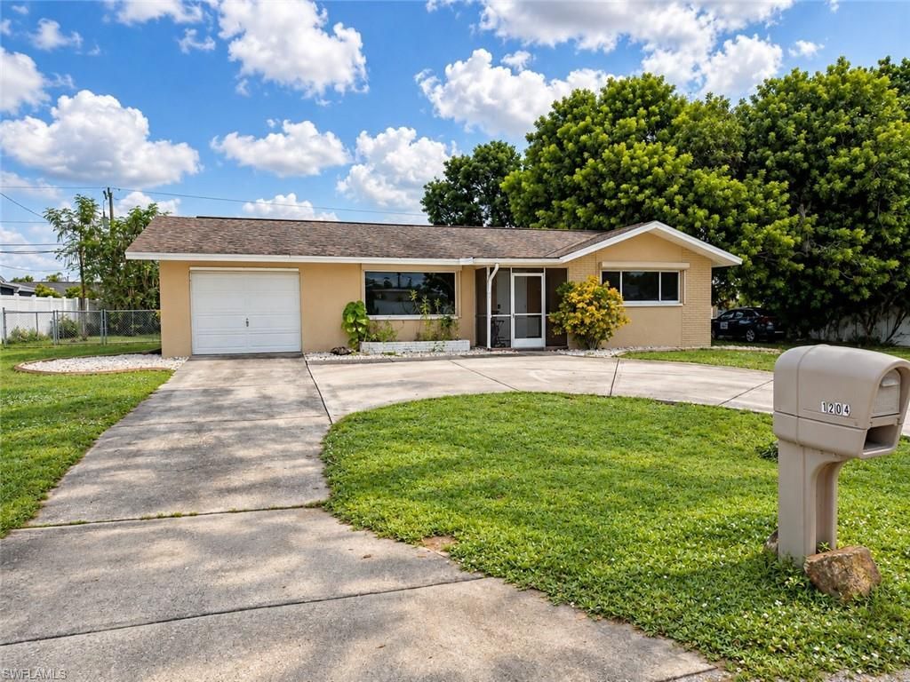 1204 SE 35th St , Cape Coral, FL 33904 Photo